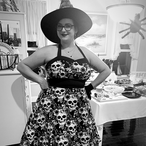 Meet your Posher, Danielle - Picture 2 of 3